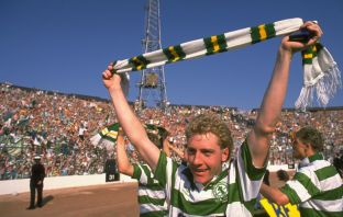 Frank McAvennie of Celtic celebrates