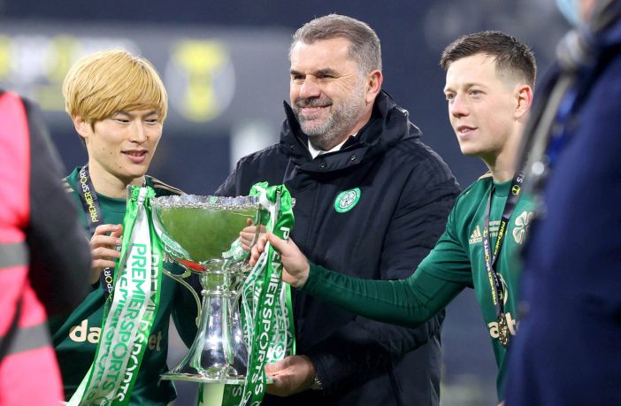Kyogo, Ange Postecoglou and Callum McGregor celebrate
