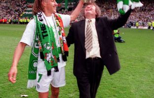 Henrik Larsson and Wim Jansen celebrate winning the league