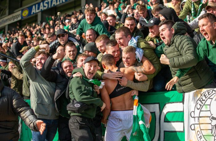 Gorgios Giakoumakis celebrates with Celtic fans