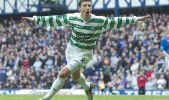 Alan Thompson scores