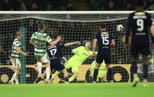 Daniel Kelly scores