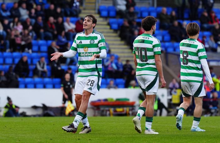 Paulo Bernardo celebrates