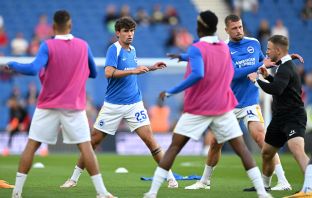 Matt O'Riley warms up for Brighton