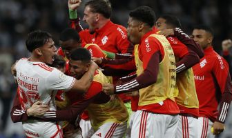 Alexandro Bernabei (L) of Internacional celebrates scoring