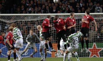  Shunsuke Nakamura scores