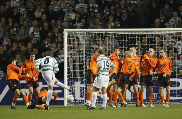 Alan Thompson scores