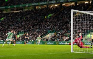 Arne Engels scores