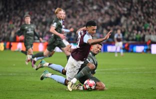 Auston Trusty wins the ball