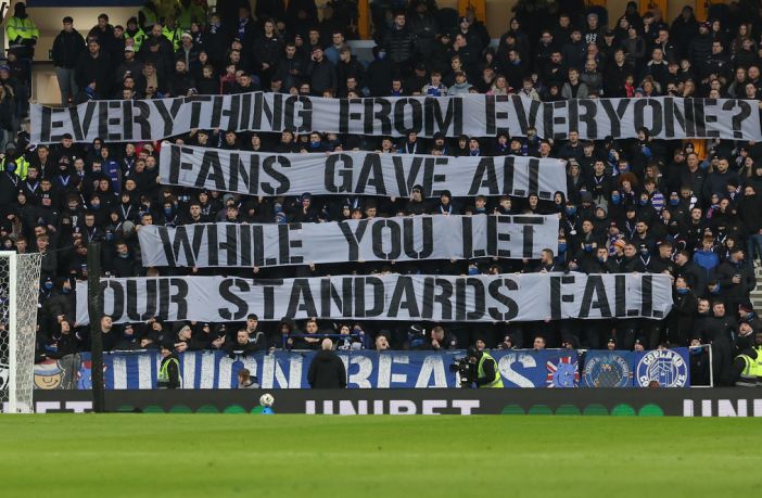 Standards fall tifo