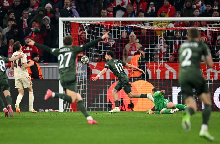 Nicolas Kühn scores