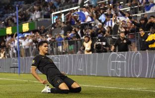 Luis Palma celebrates