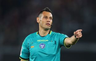 Referee Maurizio Mariani