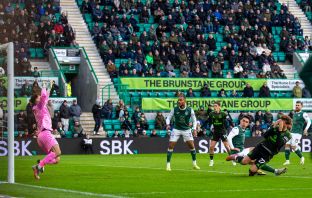 Arne Engels scores
