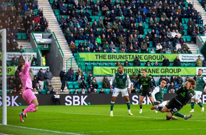 Arne Engels scores