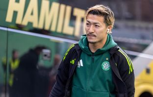 Daizen Maeda arrives at Easter Road.