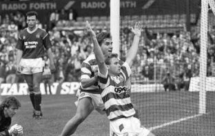Tommy Coyne celebrates