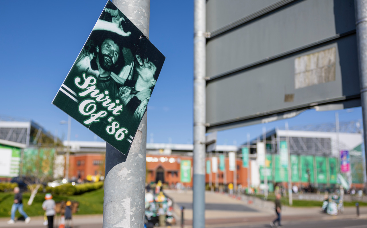 Spirit of '86 - Celtic team's welcome to Paradise. Saturday 25 April 2026. Celtic v Falkirk. Scottish Premiership. Photo Photograph by Vagelis Georgariou