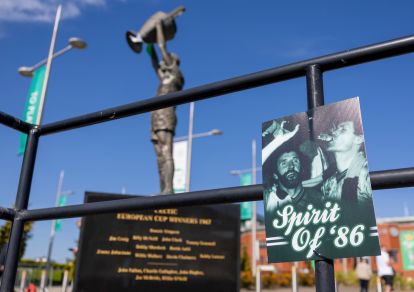 Spirit of '86 - Celtic team's welcome to Paradise. Saturday 25 April 2026. Celtic v Falkirk. Scottish Premiership. Photo Photograph by Vagelis Georgariou