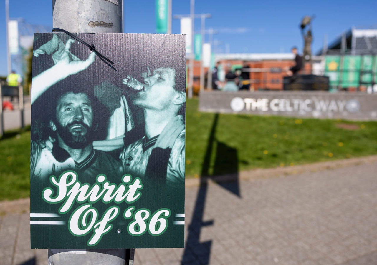Spirit of '86 - Celtic team's welcome to Paradise. Saturday 25 April 2026. Celtic v Falkirk. Scottish Premiership. Photo Photograph by Vagelis Georgariou