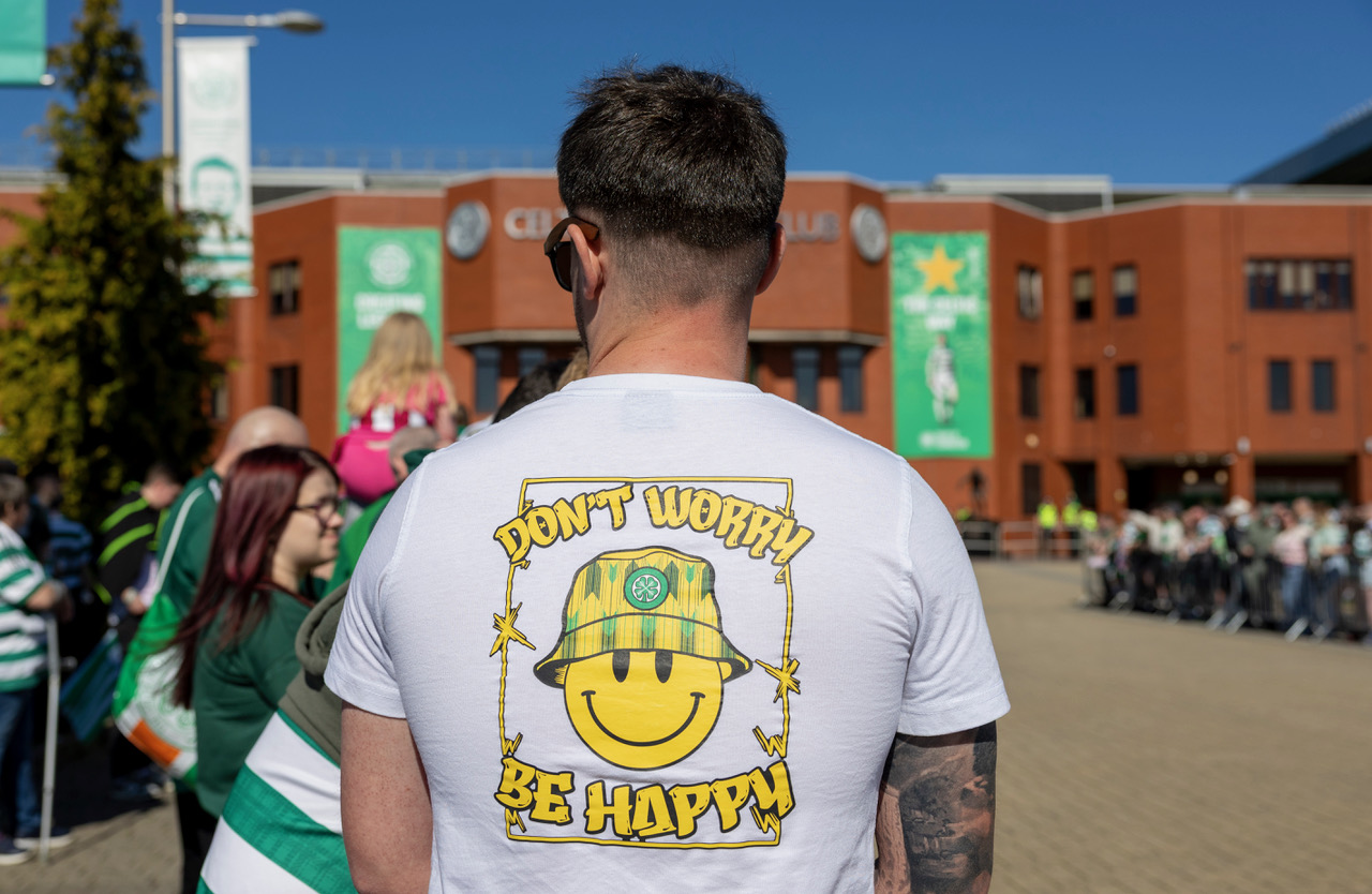 Spirit of '86 - Celtic team's welcome to Paradise. Saturday 25 April 2026. Celtic v Falkirk. Scottish Premiership. Photo Photograph by Vagelis Georgariou