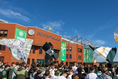 Spirit of '86 - Celtic team's welcome to Paradise. Saturday 25 April 2026. Celtic v Falkirk. Scottish Premiership. Photo Photograph by Vagelis Georgariou