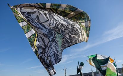 Spirit of '86 - Celtic team's welcome to Paradise. Saturday 25 April 2026. Celtic v Falkirk. Scottish Premiership. Photo Photograph by Vagelis Georgariou
