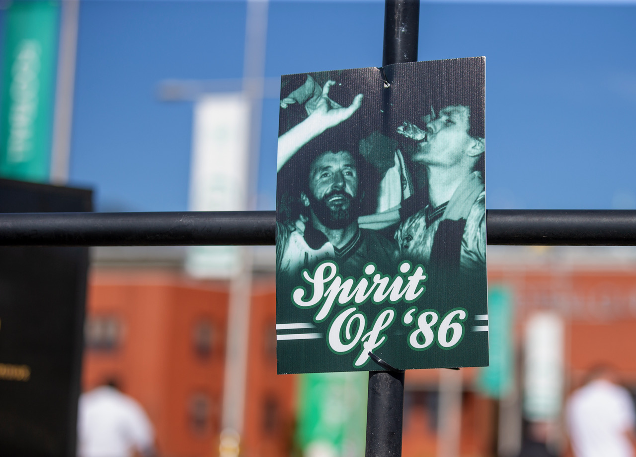 Spirit of '86 - Celtic team's welcome to Paradise. Saturday 25 April 2026. Celtic v Falkirk. Scottish Premiership. Photo Photograph by Vagelis Georgariou