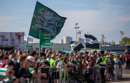 Spirit of '86 - Celtic team's welcome to Paradise. Saturday 25 April 2026. Celtic v Falkirk. Scottish Premiership. Photo Photograph by Vagelis Georgariou