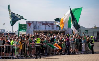 Spirit of '86 - Celtic team's welcome to Paradise. Saturday 25 April 2026. Celtic v Falkirk. Scottish Premiership. Photo Photograph by Vagelis Georgariou