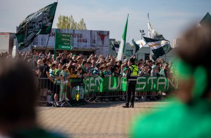 Spirit of '86 - Celtic team's welcome to Paradise. Saturday 25 April 2026. Celtic v Falkirk. Scottish Premiership. Photo Photograph by Vagelis Georgariou