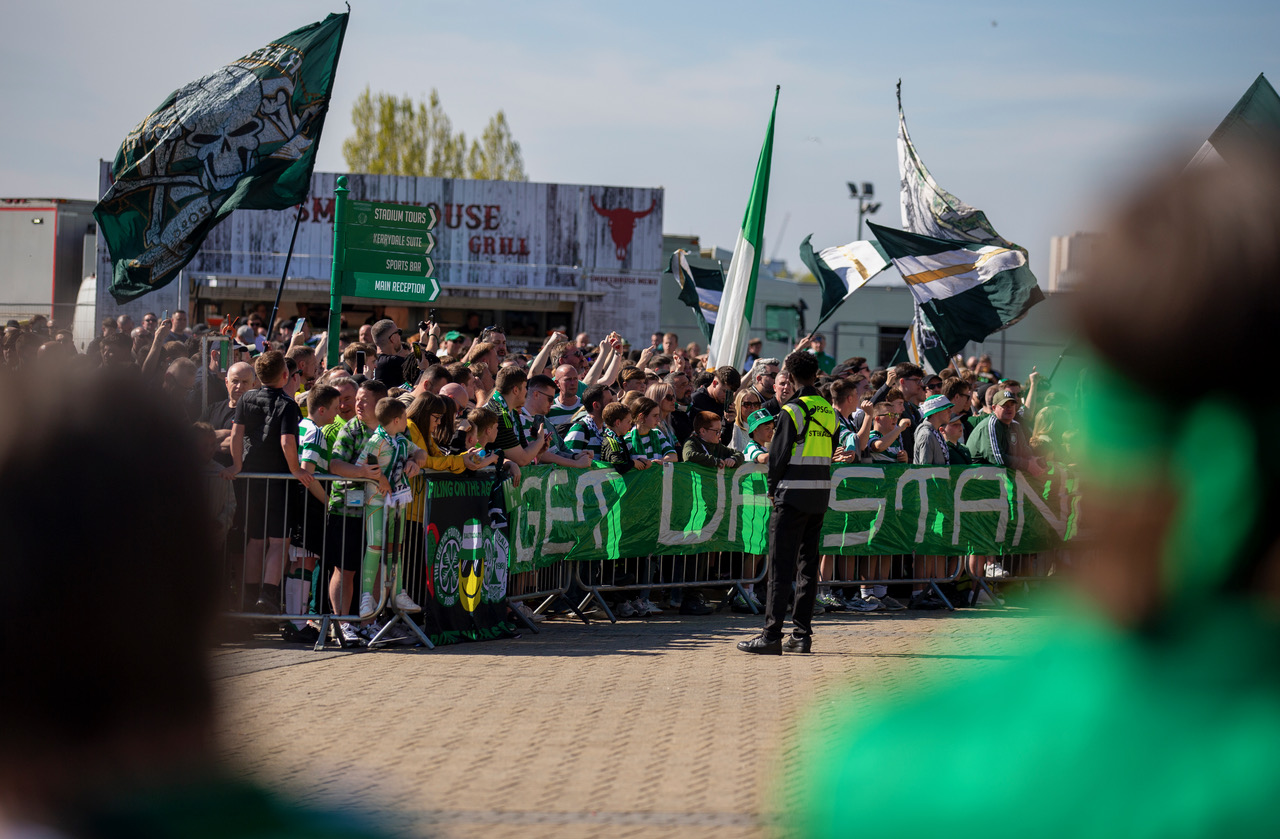 Spirit of '86 - Celtic team's welcome to Paradise. Saturday 25 April 2026. Celtic v Falkirk. Scottish Premiership. Photo Photograph by Vagelis Georgariou