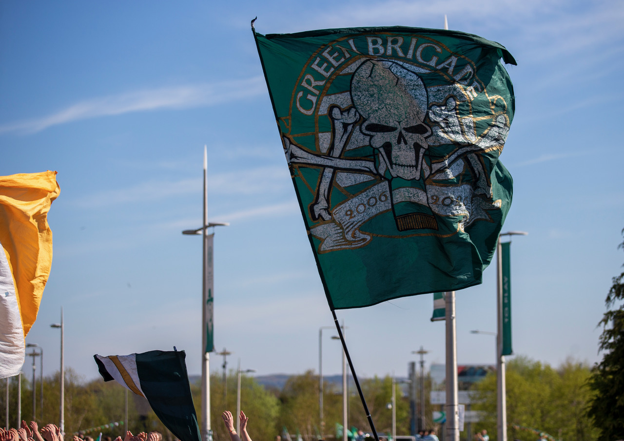 Spirit of '86 - Celtic team's welcome to Paradise. Saturday 25 April 2026. Celtic v Falkirk. Scottish Premiership. Photo Photograph by Vagelis Georgariou