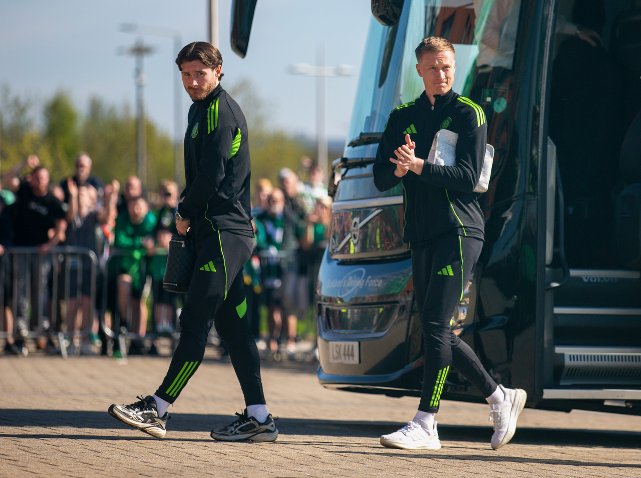 Spirit of '86 - Celtic team's welcome to Paradise. Saturday 25 April 2026. Celtic v Falkirk. Scottish Premiership. Photo Photograph by Vagelis Georgariou