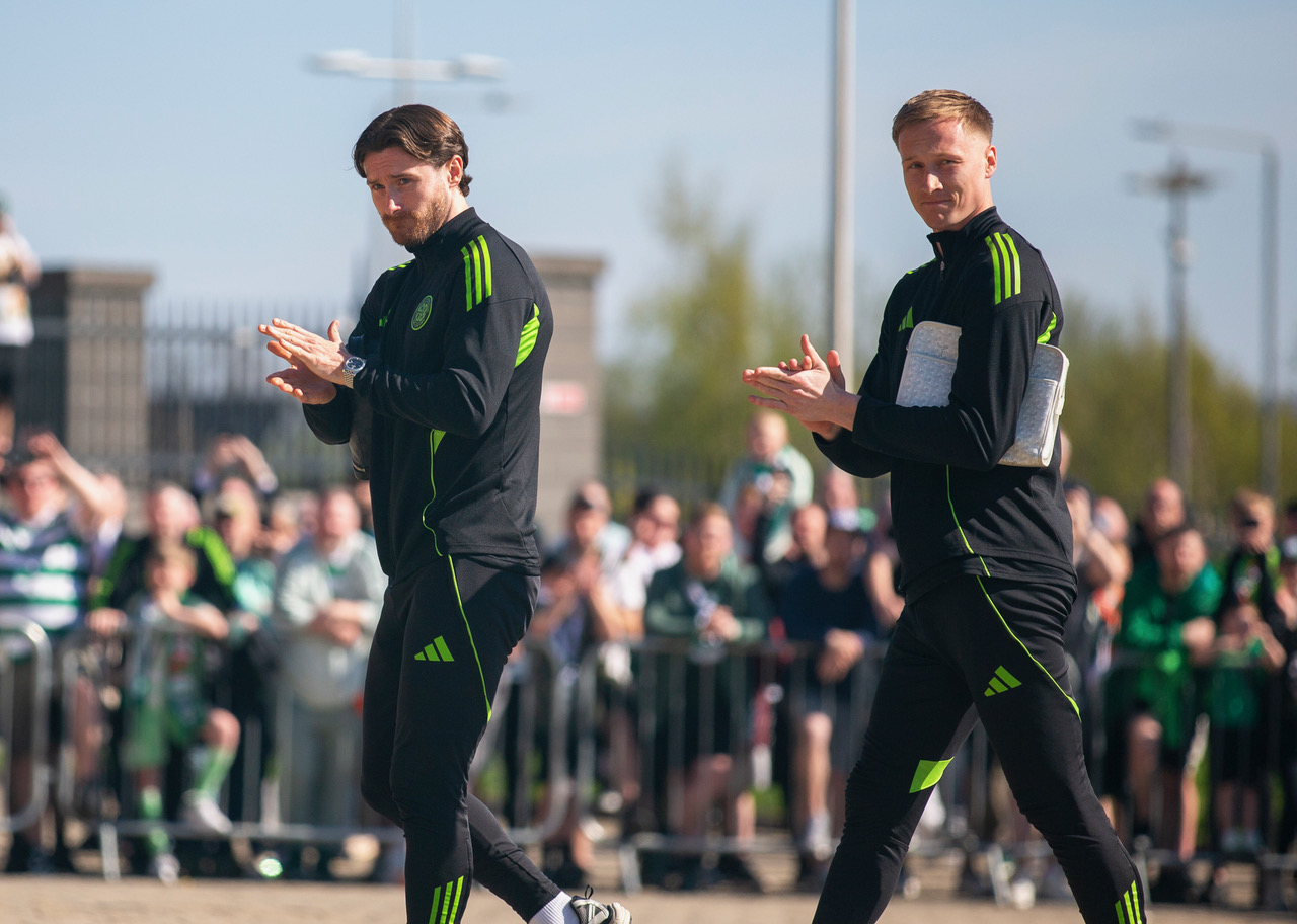 Spirit of '86 - Celtic team's welcome to Paradise. Saturday 25 April 2026. Celtic v Falkirk. Scottish Premiership. Photo Photograph by Vagelis Georgariou