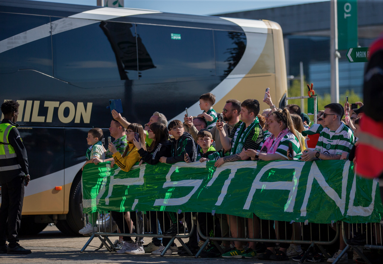 Spirit of '86 - Celtic team's welcome to Paradise. Saturday 25 April 2026. Celtic v Falkirk. Scottish Premiership. Photo Photograph by Vagelis Georgariou