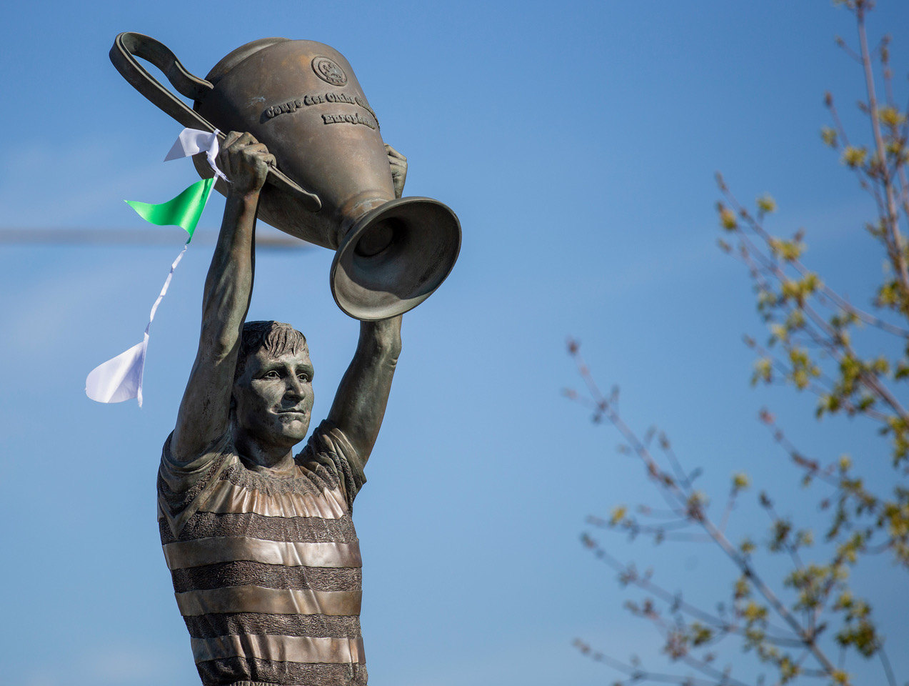 Spirit of '86 - Celtic team's welcome to Paradise. Saturday 25 April 2026. Celtic v Falkirk. Scottish Premiership. Photo Photograph by Vagelis Georgariou
